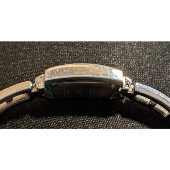 Guess Women's Quartz Watch Silver Dial Crystals Stainless Steel Bracelet G85458L - Picture 6 of 9